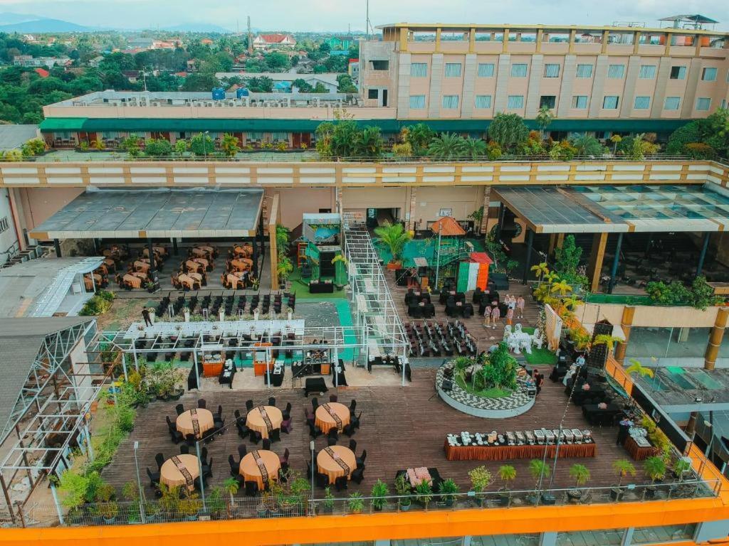 Grand Qin Hotel Banjarbaru Екстер'єр фото