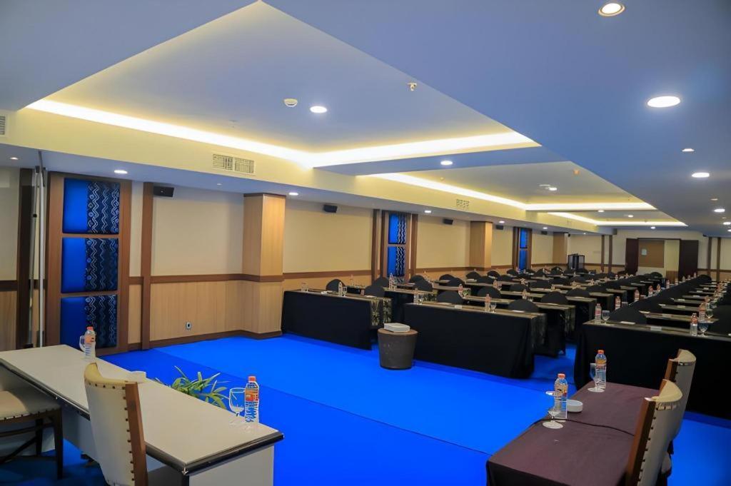 Grand Qin Hotel Banjarbaru Екстер'єр фото