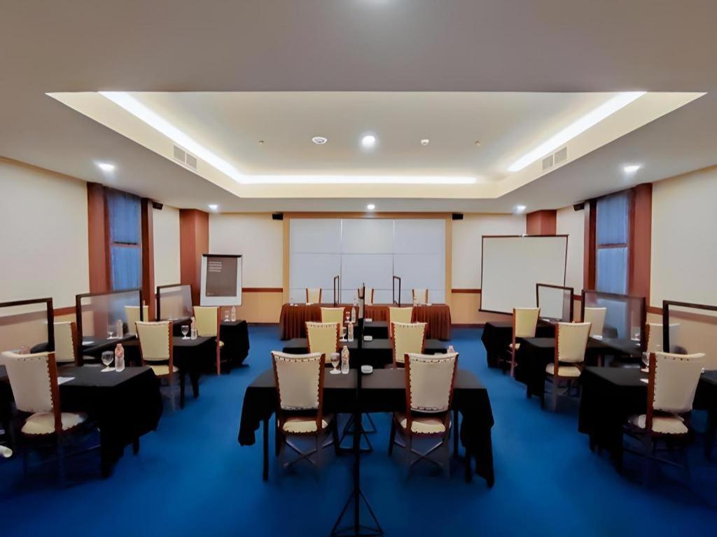 Grand Qin Hotel Banjarbaru Екстер'єр фото