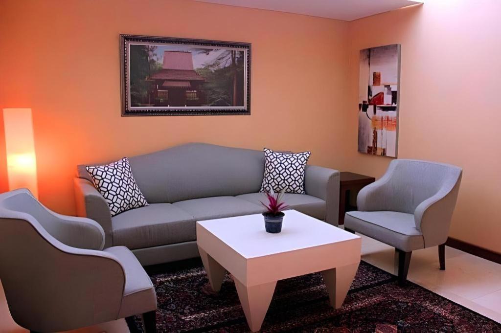 Grand Qin Hotel Banjarbaru Екстер'єр фото