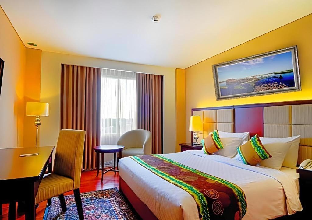 Grand Qin Hotel Banjarbaru Екстер'єр фото