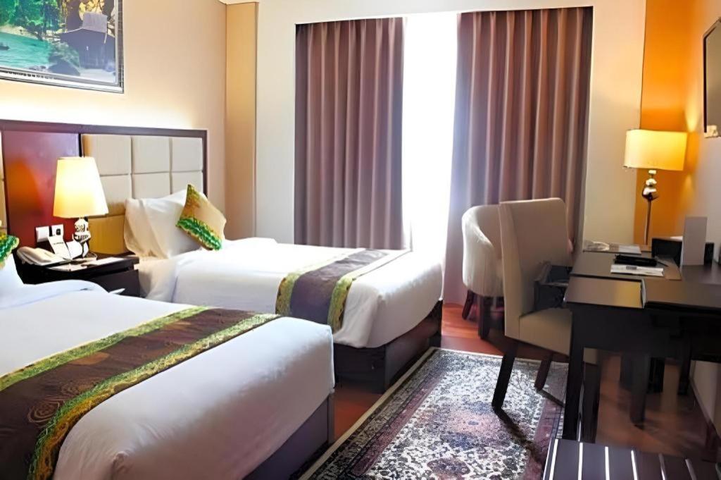 Grand Qin Hotel Banjarbaru Екстер'єр фото