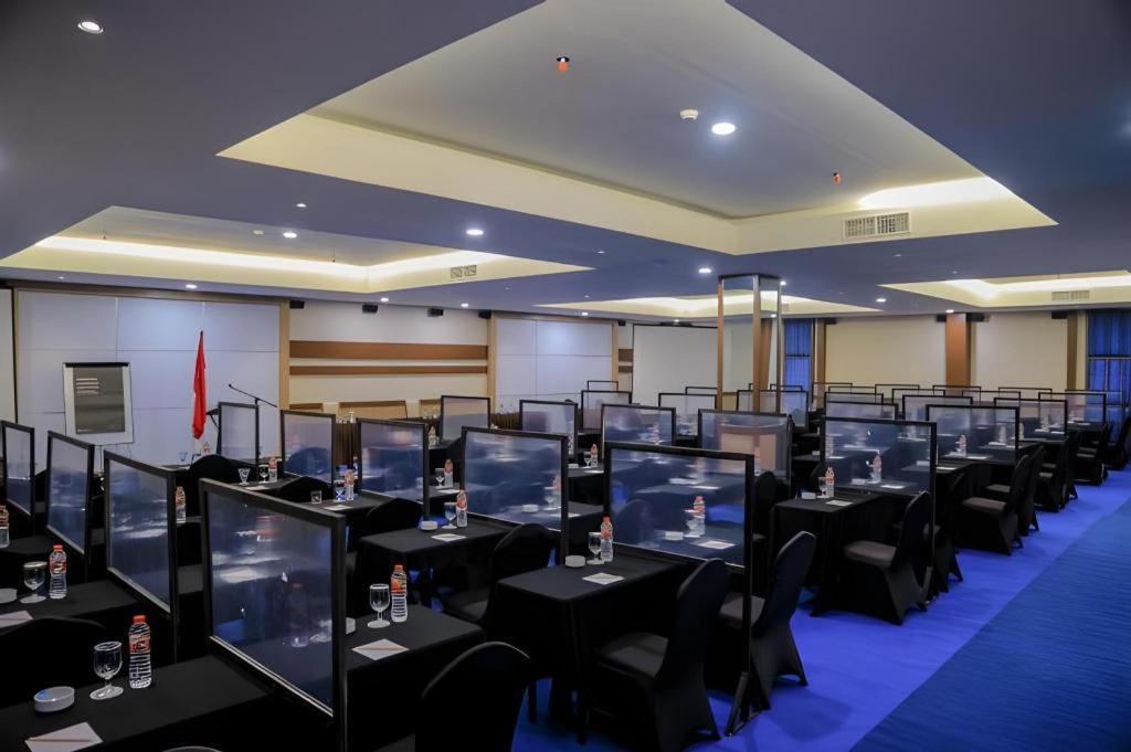 Grand Qin Hotel Banjarbaru Екстер'єр фото