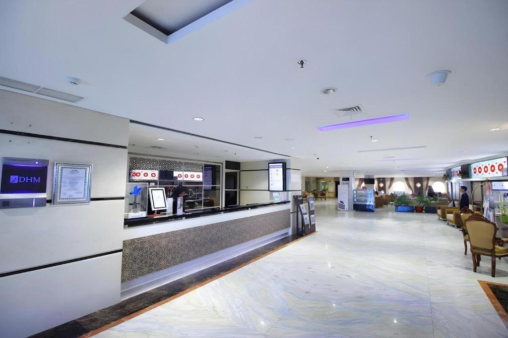 Grand Qin Hotel Banjarbaru Екстер'єр фото