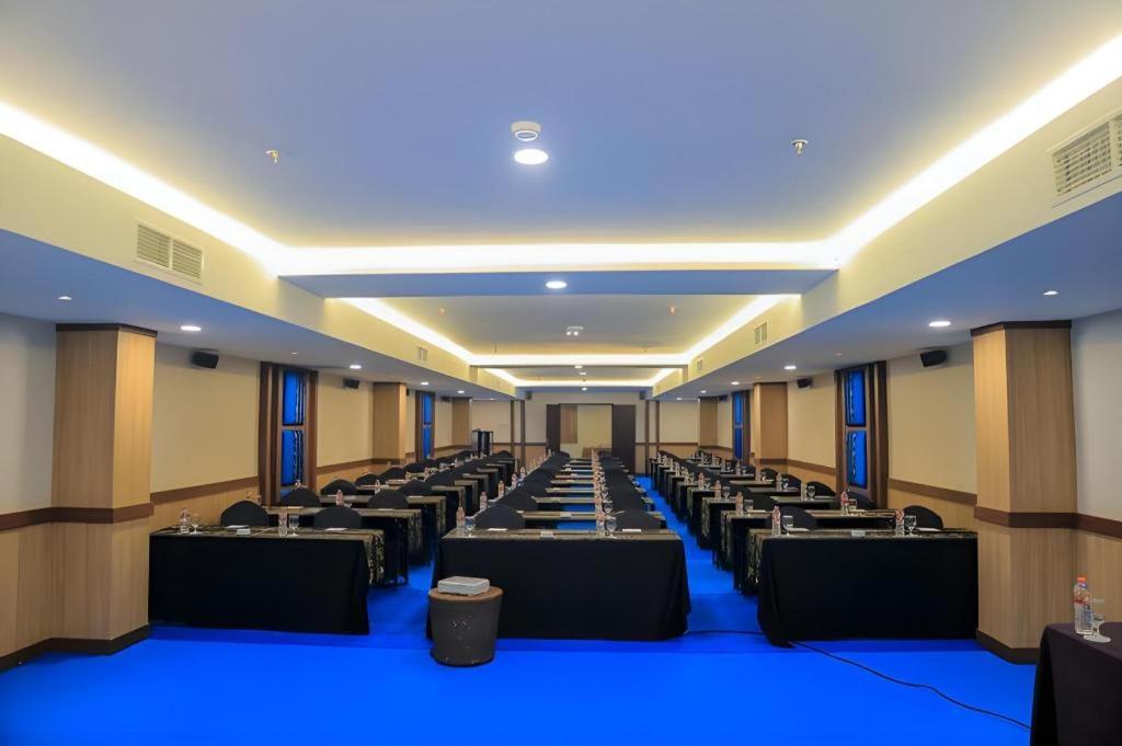 Grand Qin Hotel Banjarbaru Екстер'єр фото