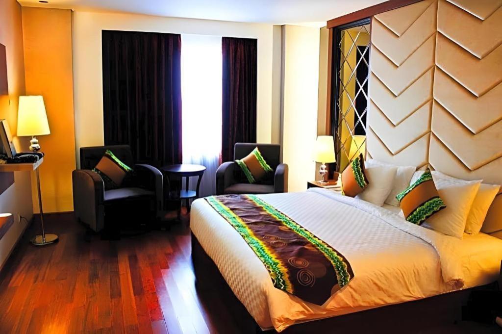 Grand Qin Hotel Banjarbaru Екстер'єр фото