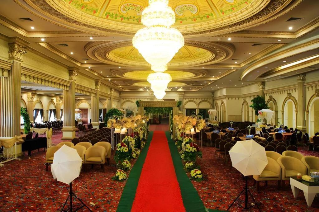 Grand Qin Hotel Banjarbaru Екстер'єр фото