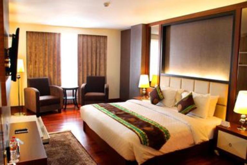 Grand Qin Hotel Banjarbaru Екстер'єр фото