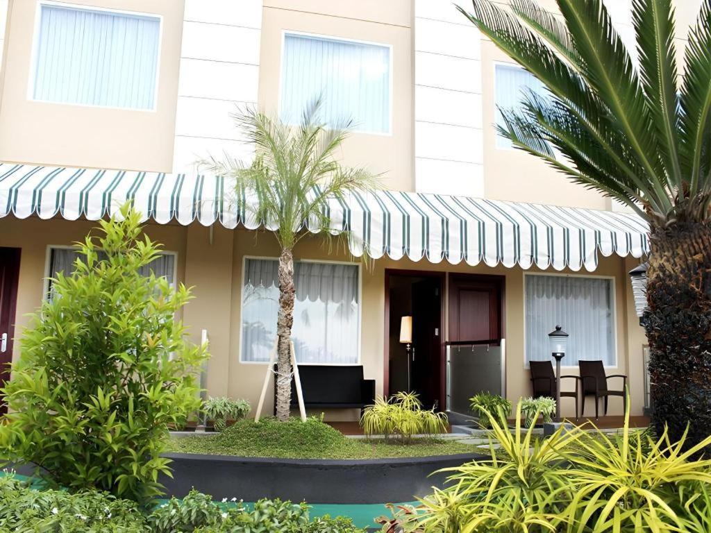 Grand Qin Hotel Banjarbaru Екстер'єр фото