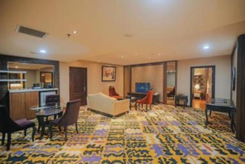 Grand Qin Hotel Banjarbaru Екстер'єр фото
