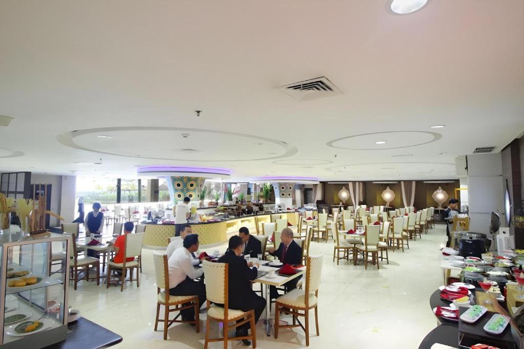 Grand Qin Hotel Banjarbaru Екстер'єр фото