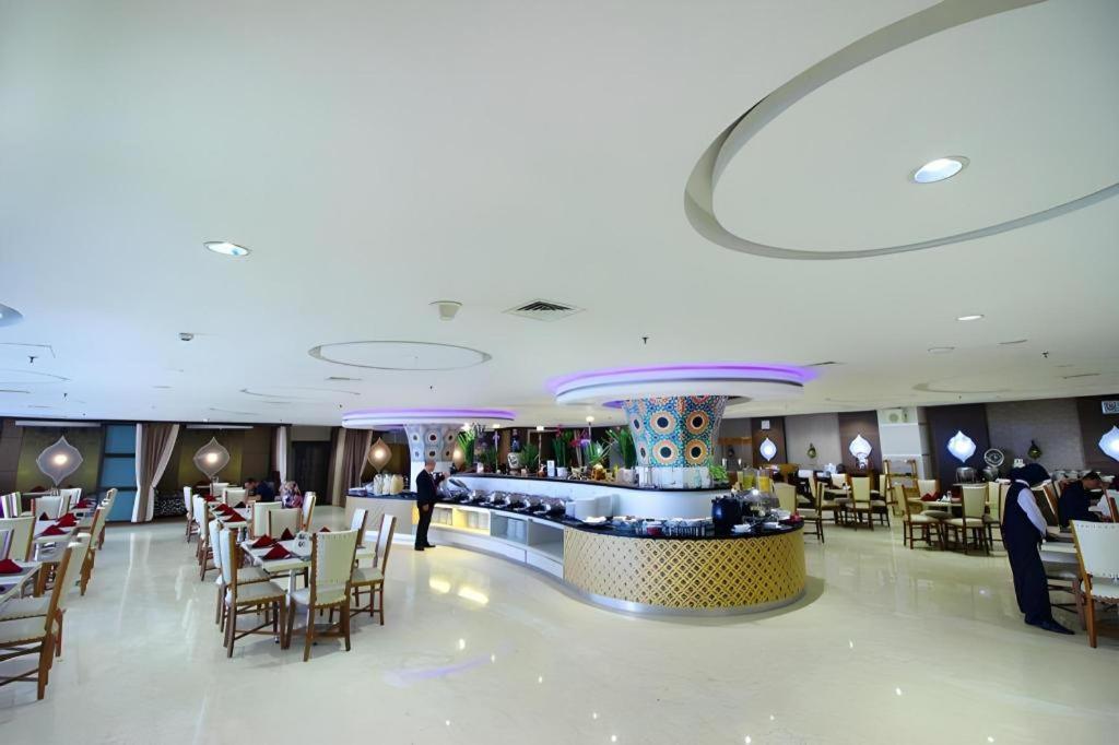 Grand Qin Hotel Banjarbaru Екстер'єр фото