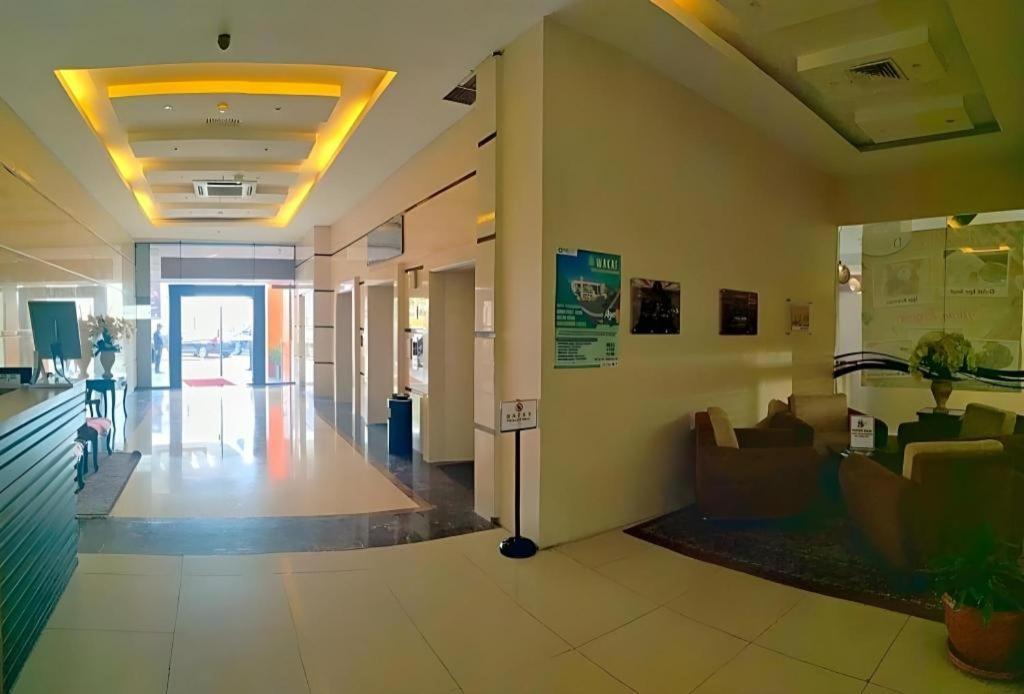 Grand Qin Hotel Banjarbaru Екстер'єр фото